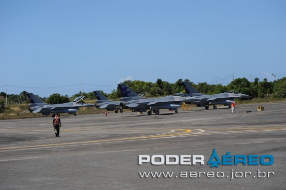 [Internacional] Mais F-16 do Chile passam por Salvador DSC_0192-580x385