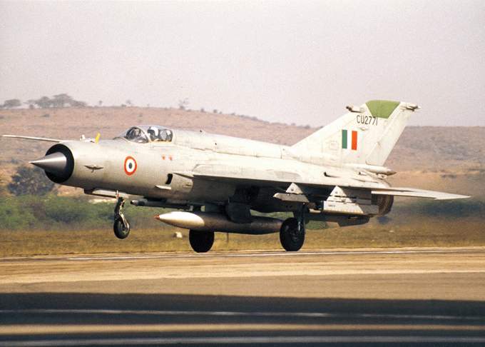 صور للجيش الهندي MiG-21-Bison-India-foto-via-Defense-Industry-Daily