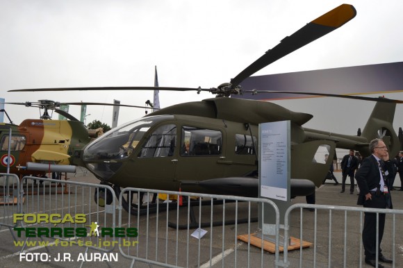 [Internacional] EC-635 na Eurosatory EC-635-no-stand-EADS-Eurocopter-2-foto-jr-auran-580x386