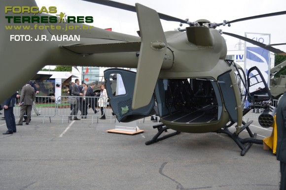 [Internacional] EC-635 na Eurosatory EC-635-no-stand-EADS-Eurocopter-foto-jr-auran-580x386