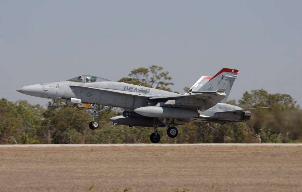 Pitch Black 2012 en Austrália: Flankers, Hornets, Super Hornets, Hawks, Eagles y Falcons F-18-Hornet-da-Austr%C3%A1lia-no-exerc%C3%ADcio-Pitch-Black-2012-foto-MinDef-Austr%C3%A1lia