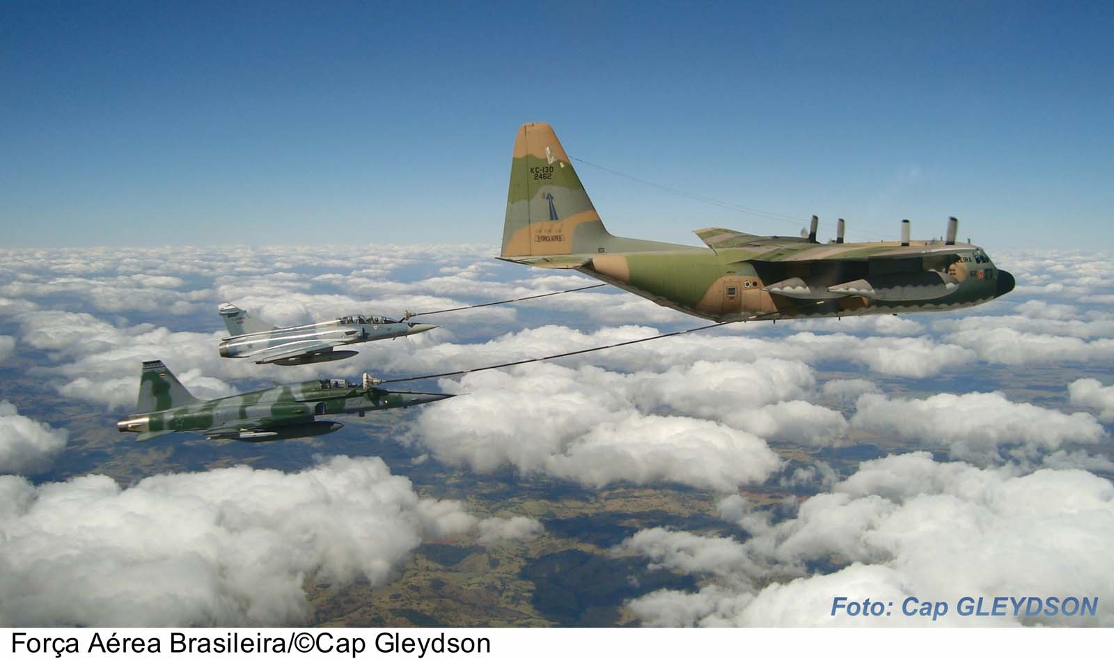 F-5`s Real Fuerza Aérea de Marruecos repostando en Vuelo C-130-faz-REVO-com-ca%C3%A7as-F-2000-e-F-5M-foto-FAB