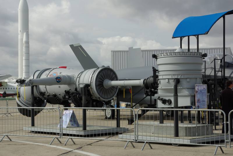 POUSO - [Internacional] Como funciona o sistema de pouso e decolagem vertical do F-35B Engine_of_F-35