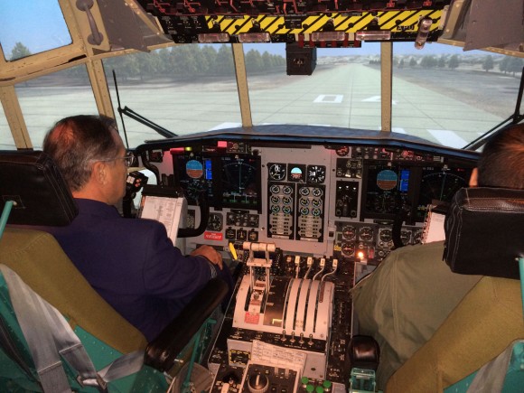 Comandante de la FACh visitó España y experimentó en dos simuladores del Eurofighter Typhoon Comandante-da-FACh-em-visita-%C3%A0-Espanha-foto-FACh-580x435