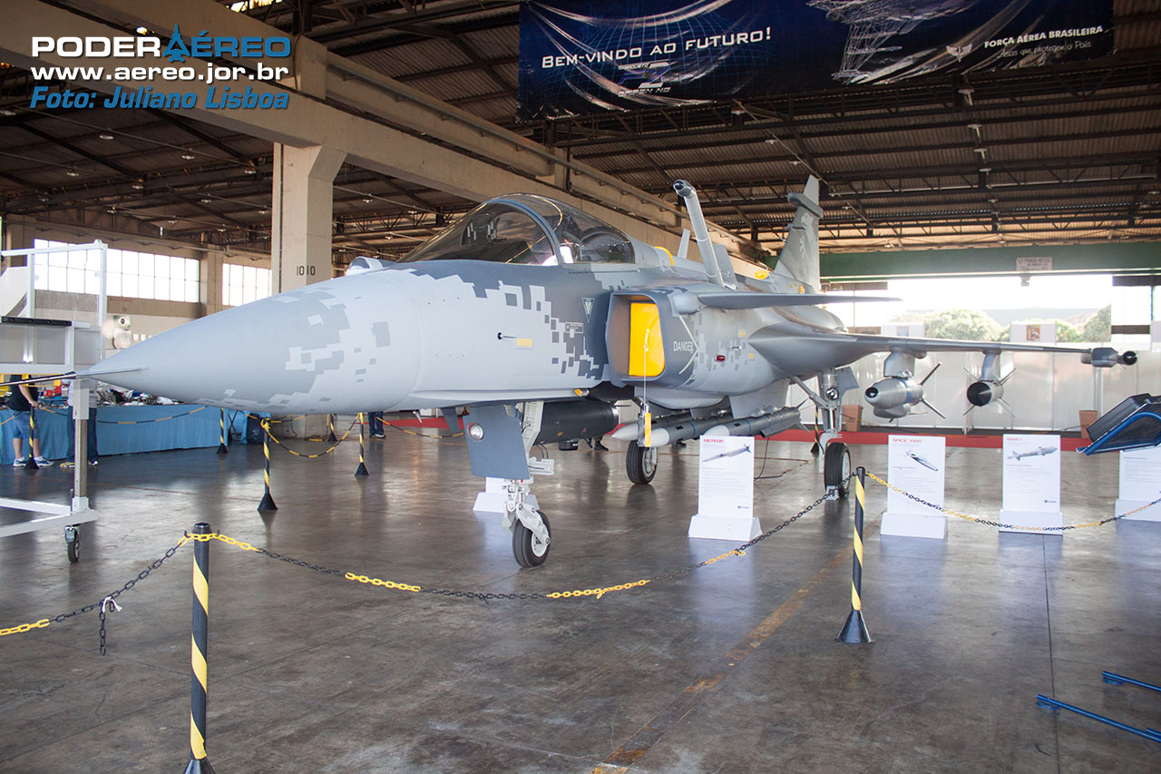 FUERZA AEREA BRASILEÑA (FAB) - Página 4 Gripen-NG-Mock-up-BAAN-2015-2