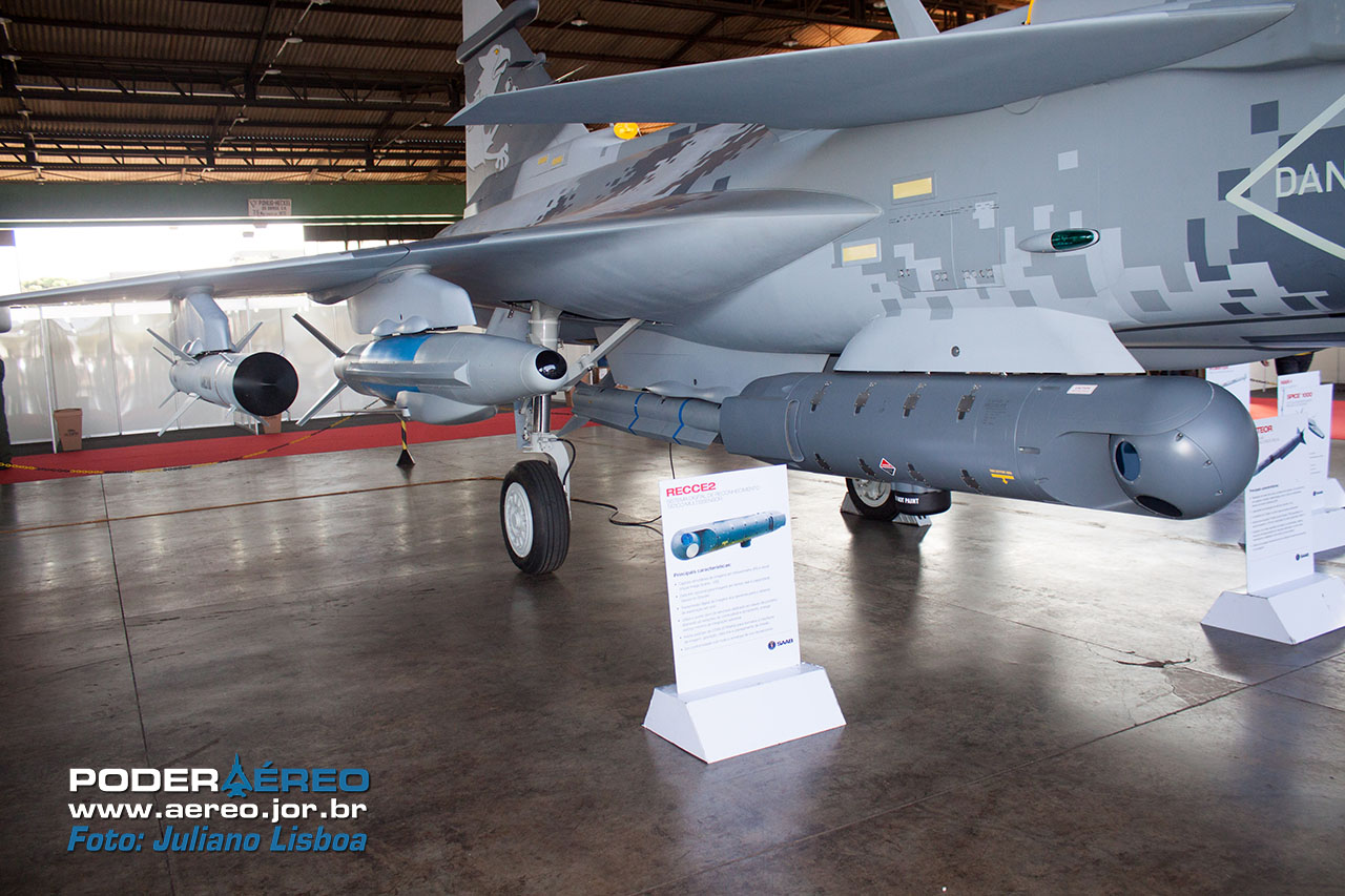 FUERZA AEREA BRASILEÑA (FAB) - Página 4 Gripen-NG-Mock-up-BAAN-2015-7