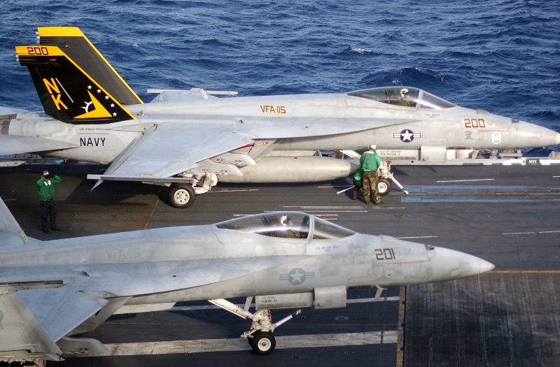 Do 'Hornet' ao 'Super Hornet' VFA-115-foto-VFA-115