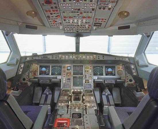صور قمرات القياده للطائرات  A340_panel_01