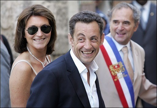 Jeu de la suite de mots - Page 21 060729192244.yf6vglyh1_nicolas-sarkozy-et-sa-femme-cecilia-arrivent--le-2b