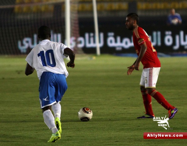 شاهد بالصور.. جنون الفرحة الحمراء بثلاثية معشوق القلوب الأهلاوية في الاستاد!!   Malahly4