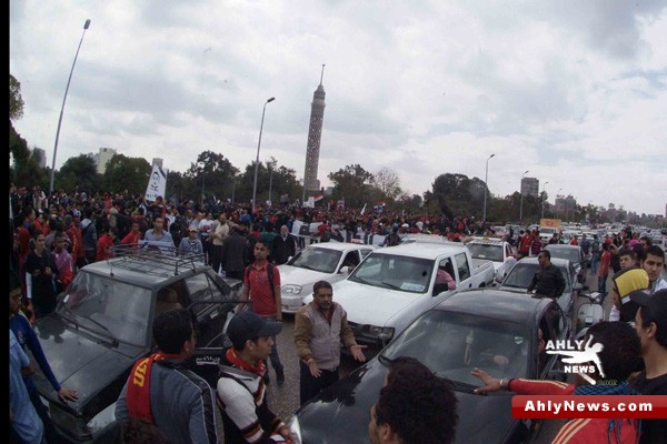 شاهد بالصور.. الجزء الثاني لمسيرة أولتراس أهلاوي المطالبة بالقصاص للشهداء Na2ebof2