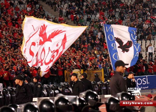 بالصور : شاهد ابداع التراس اهلاوى فى ماتش الاهلى وطلائع الجيش  Oltragesh11