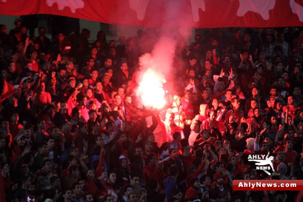 بالصور : شاهد ابداع التراس اهلاوى فى ماتش الاهلى وطلائع الجيش  Oltragesh8