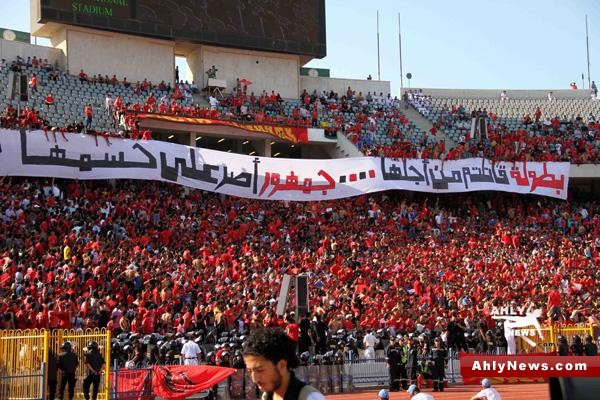 شاهد بالصور: البطل يرفض الخسارة من سموحة ويظل متصدراً.. والجماهير تطالب بحسم البطولة مبكراً Smoahlo21