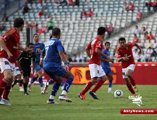 شاهد بالصور: البطل يرفض الخسارة من سموحة ويظل متصدراً.. والجماهير تطالب بحسم البطولة مبكراً Smoahlo40