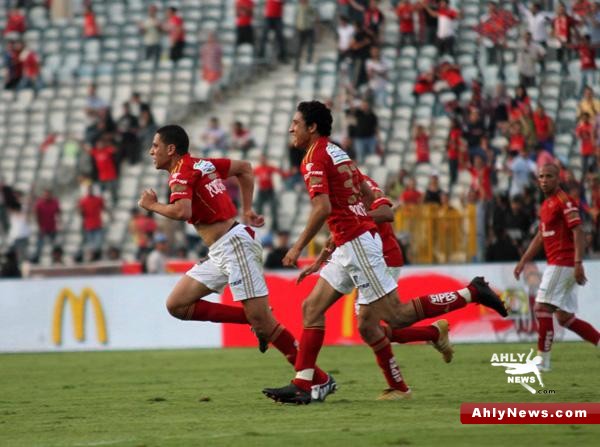 شاهد بالصور: البطل يرفض الخسارة من سموحة ويظل متصدراً.. والجماهير تطالب بحسم البطولة مبكراً Smoahlo62