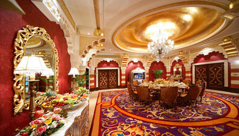 قصر في جدة سقفه مطلي بـ 60 كيلو من الذهب؟‎؟ Qasr-Suite-Dining2lll