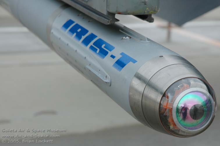 تجارب على إطلاق للصاروخ IRIS-T DSC_1056%20IRIS-T%20missile%20right%20front%20seeker%20head%20l