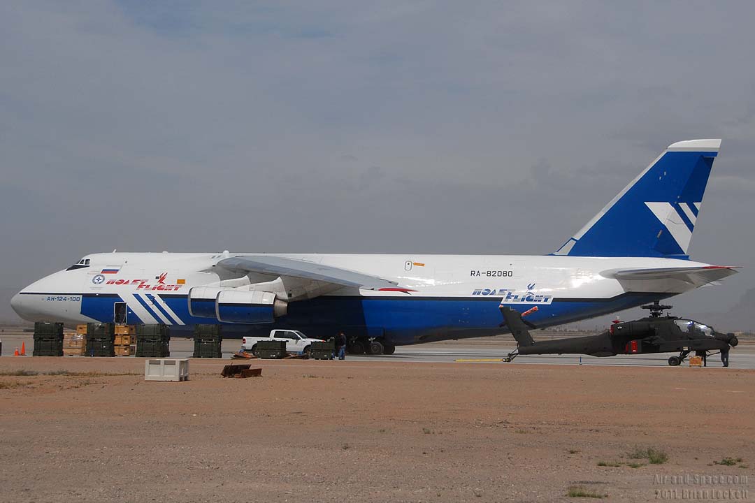 Armée Saoudienne DSC_2657%20An-124-100%20RA-82080%20Polet%20left%20side%20AH-64D%2090433%20Royal%20Saudi%20Land%20Forces%20l