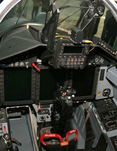 الطائرات العربية Front-cockpit