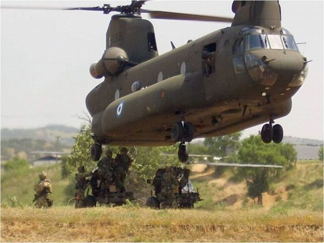 اليونان تشتري 10 مروحيات شينوك من مستودعات الجيش الامريكي  US_State_Department_gives_green_light_for_selling_10_CH_47_Chinook_helicopters_to_Greece_640_001