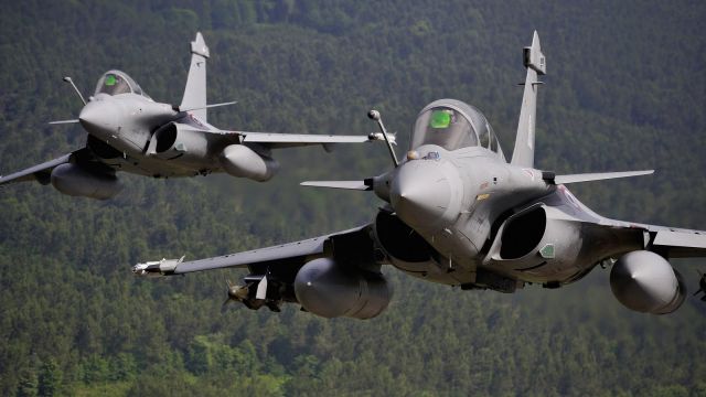 فرنسا تعرض الرافال على بلجيكا مع 100% نقل للتكنلوجيا  Dassault_Aviation_officialy_promotes_its_Rafale_F3R_for_the_Belgian_F_16s_fleet_replacement_640_001