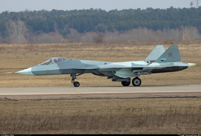 Russian Military Photos and Videos #4 - Page 4 First_pictures_of_Russia_s_T_50_PAK_FA_fighter_fitted_with_air_to_surface_weapons_640_002