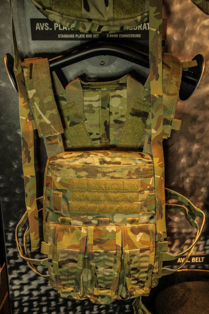 Review: Chaleco plate carrier crye multicam de Rothco Shotshow2015-169