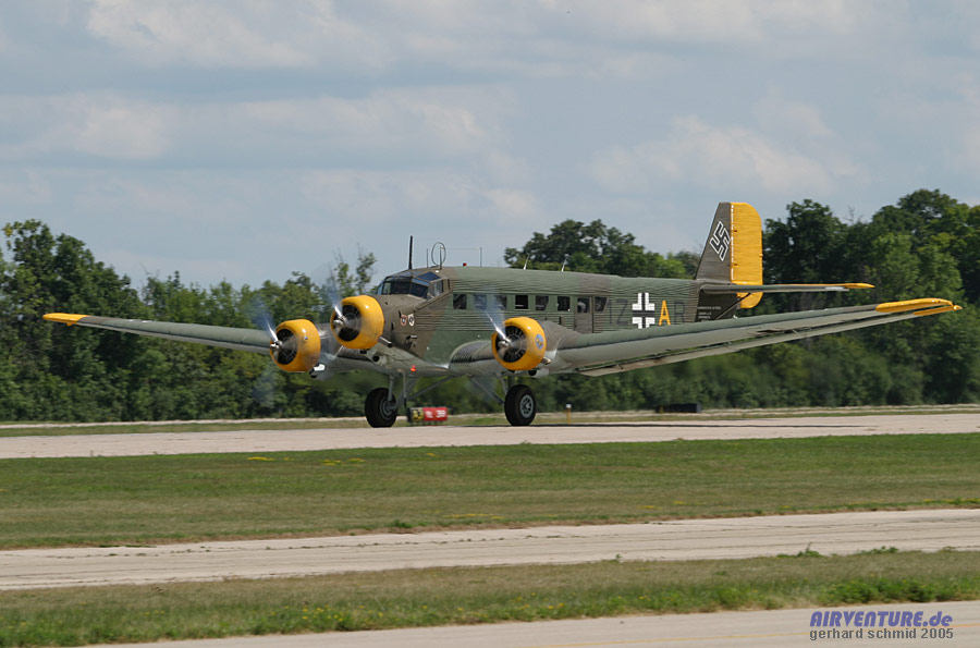 C'est la Lufthansa qui est contente Osh05_ju52_1655