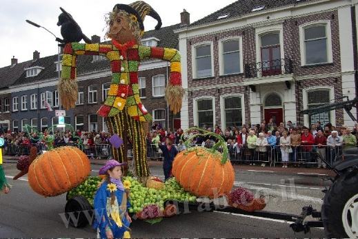  مهرجان الفواكه في هولندا.  104600623bdxn7eenimgp92