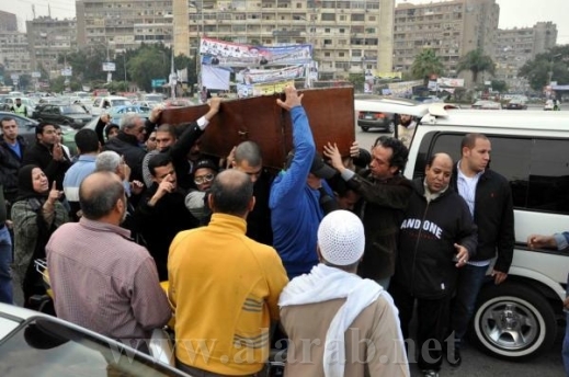 بالصور:عدد كبير من الفنانين يشيعون جثمان الفنان عامر منيب في مصر 20111126193727alarab261111a101