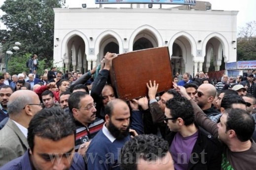 بالصور:عدد كبير من الفنانين يشيعون جثمان الفنان عامر منيب في مصر 20111126193727alarab261111a91