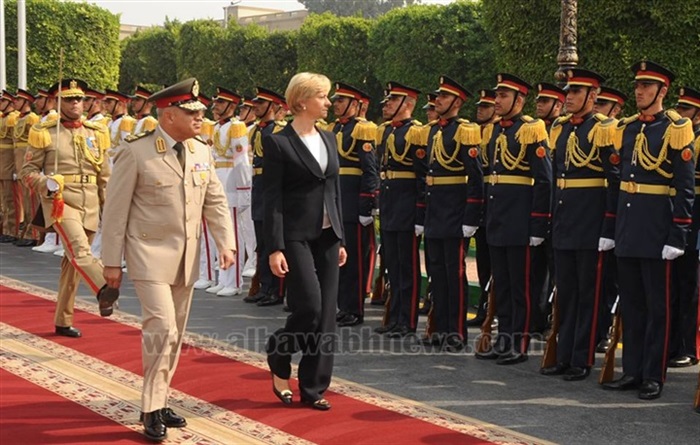 وزير الدفاع المصري يستقبل نظيرته الإيطالية لبحث سبل مكافحة الإرهاب 112