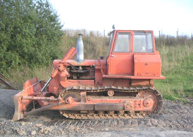 DEUTZ....aussi des chenilles ! 0_Deutz_DR750_a60_dozer