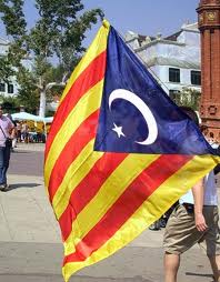 Oriol Junqueras recibe clases de Islam.  BANDERA-CATALANISTA-ARABE