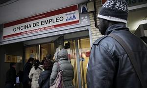 España, una crisis terminal: El paro bate nuevo récord y roza ya los 5 millones en noviembre Desempleo-negro