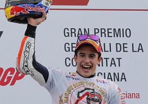 Marc Márquez ya reina en MotoGP y se convierte en el campeón del mundo más joven de la historia de la categoría Marquez3-300x211