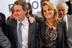 Artur Mas adjudicó unos 450 millones de euros a empresas de familiares desde 2010 Artur-y-mujr-300x200