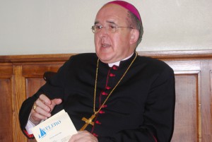 El arzobispo de Madrid pide que se supere la “desconfianza” y el “rechazo” a los inmigrantes y que sean acogidos “sin límites” Osoro-300x201
