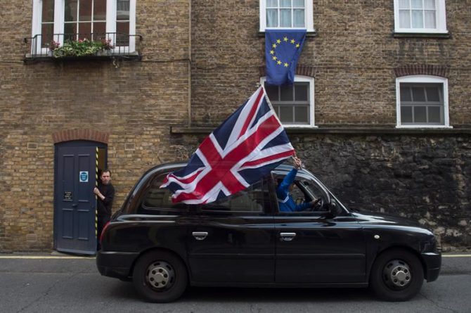 ¿Pretende la izquierda europea impedir a los mayores de 50 años el derecho al voto? Bandera-inglish-670x445