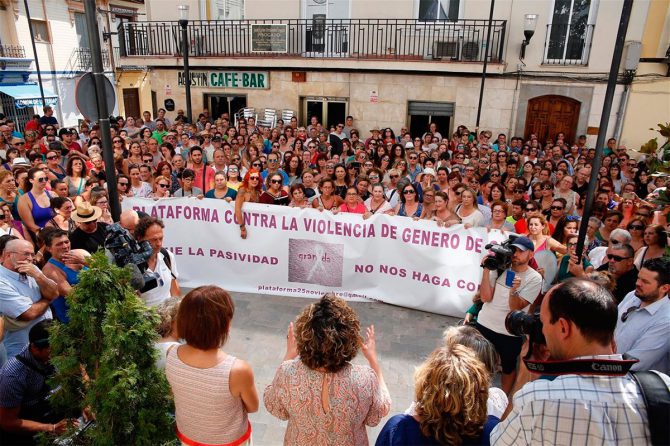 ¿Por qué esta secuestradora no ha sido detenida? El “caso Juana” nos retrata el país bananero en que han convertido España las feministas Juana-casa-670x446