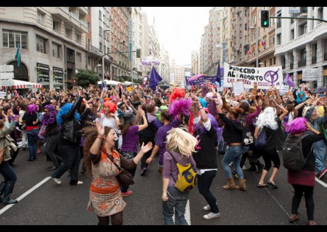 España Código Femen: Amazonia empieza en los Pirineos Juntas-podemos2-670x475