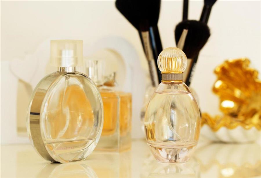 العلاقة بين عطر المرأة وشخصيتها 8512_large