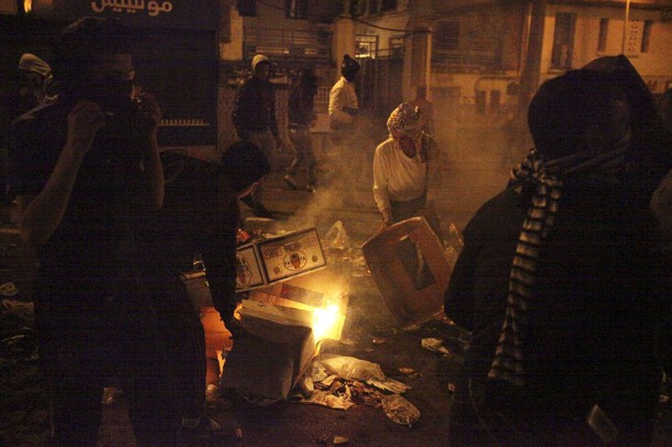 هنـا متابعة المظاهرات في الشارع الجزائري الموضوع للنقل - صفحة 2 Bab-El-Oued-5-1-11-05