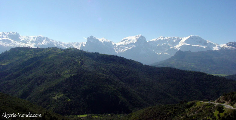 صور من منطقة " جرجرة " بالجزائر Massif-montagneux-djurdjura