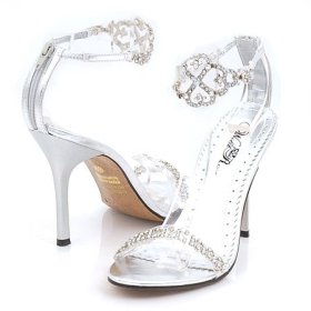 أحذية لعروس متألقة في زفافها Chaussur%206