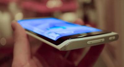 سامسونج ستطرح هواتف ذو شاشة مرنه قابله للطي Samsung-5-inch-curved-youm-prototype-img_assist-400x215