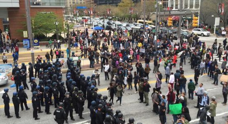 Baltimore: RIOTS - GOV CALLS NATL GUARD, GANGS BAND TOGETHER MDPROTESTFREDDIEGRAY3