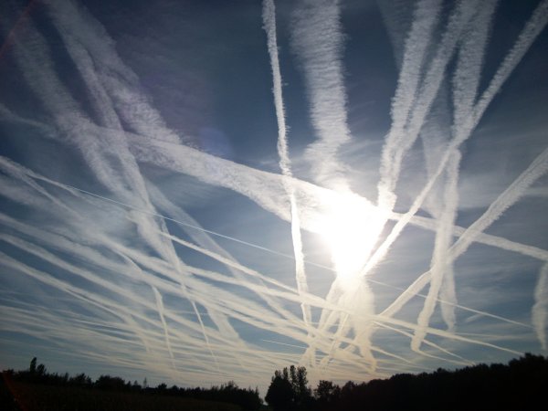 Experts: Chemtrails 'Not Natural' And Causing 'DNA Damage,' Weather Manipulation Destroying Earth Chemtrail11111