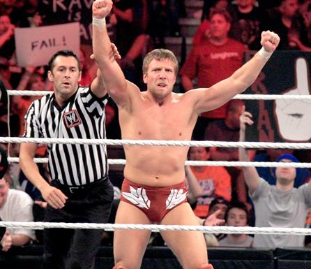 WWE Monday Night RAW. Resultados 9/Abril/2011 Daniel-Bryan-wwe-superstar-7